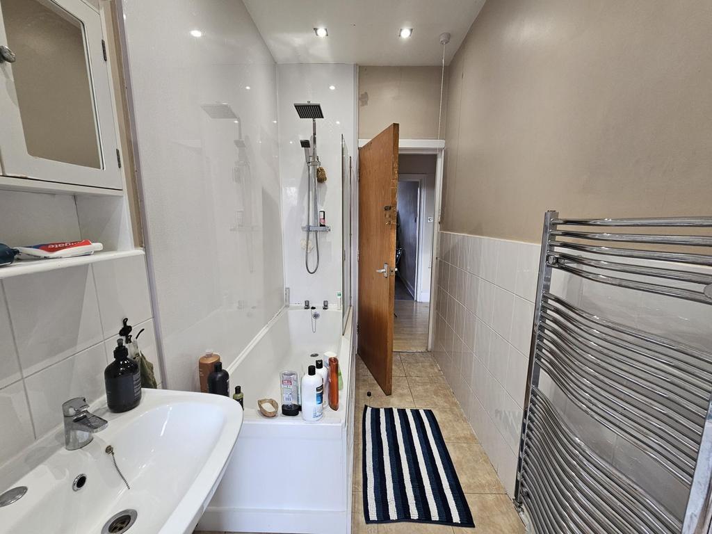 Bright, modern bathroom with a shower-over-bath...