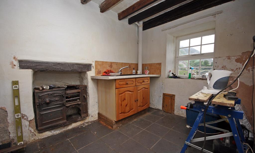 Storage- Tan Y Dderwen Nant Peris-21...