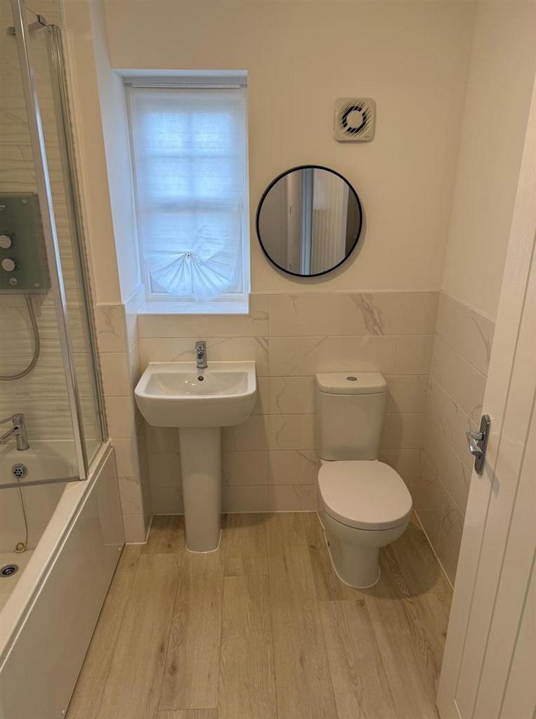 Family Bathroom .jpeg