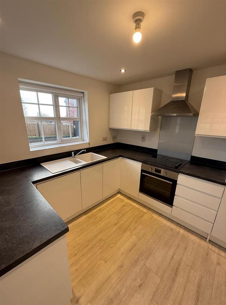 Kitchen 2 .jpeg