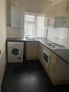 2 bedroom flat to rent, Flat ,  Selhurst Road, London