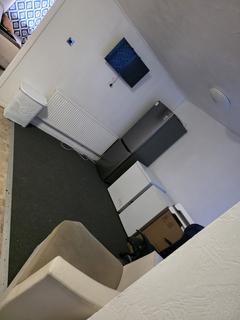 1 bedroom in a house share to rent, Chichester Close, Aveley RM15