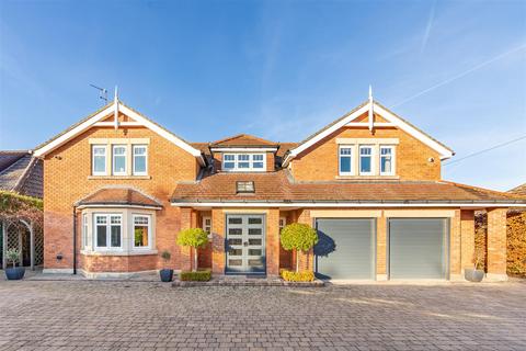 5 bedroom detached house to rent, Middle Drive, Ponteland, Newcastle Upon Tyne