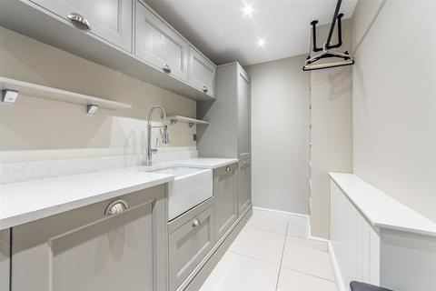 5 bedroom detached house to rent, Middle Drive, Ponteland, Newcastle Upon Tyne