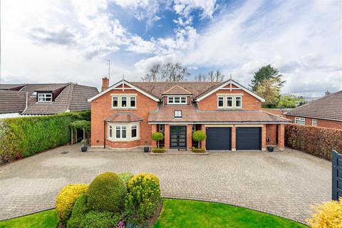 5 bedroom detached house to rent, Middle Drive, Darras Hall, NE20