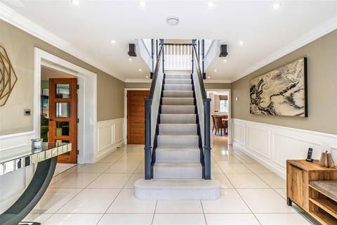 5 bedroom detached house to rent, Middle Drive, Darras Hall, NE20