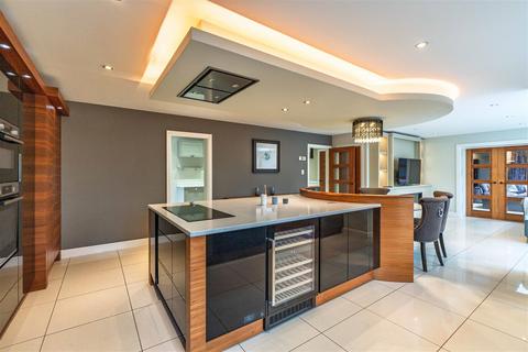 5 bedroom detached house to rent, Middle Drive, Darras Hall, NE20