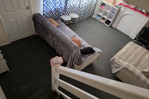 1 bedroom in a house share to rent, Chichester Close, Aveley RM15