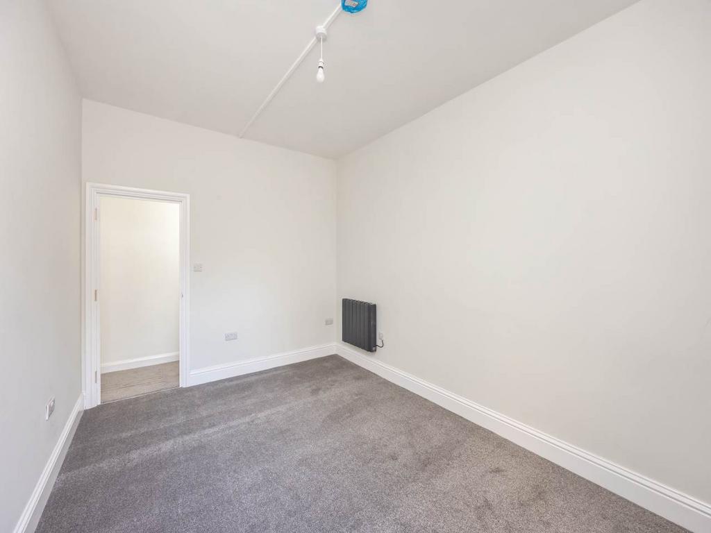 First Floor Flat 2-0