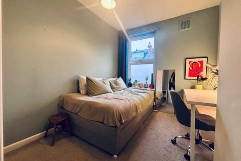 undefined, Salisbury View (Room 2), Leeds LS12