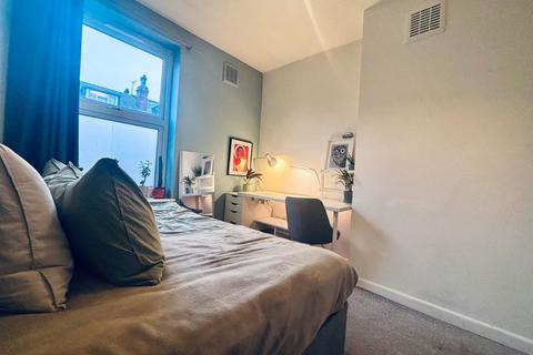 undefined, Salisbury View (Room 2), Leeds LS12