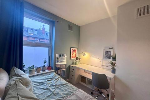 undefined, Salisbury View (Room 2), Leeds LS12