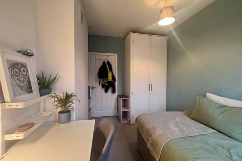 undefined, Salisbury View (Room 2), Leeds LS12