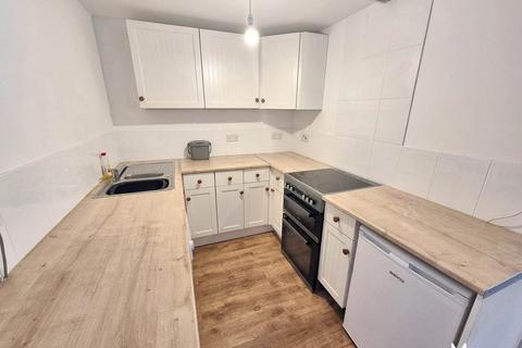 2 bedroom flat to rent, Commercial Street*, Port Talbot SA13