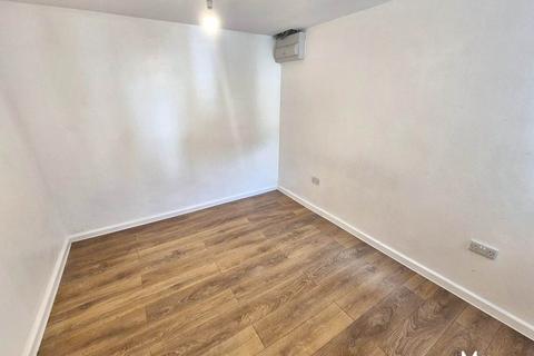 2 bedroom flat to rent, Commercial Street*, Port Talbot SA13