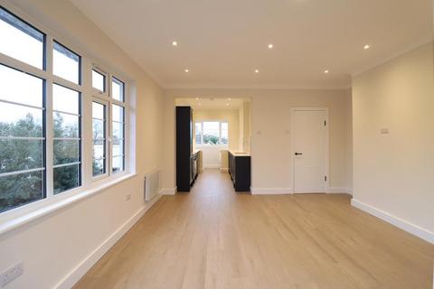 3 bedroom apartment to rent, Edgware HA8