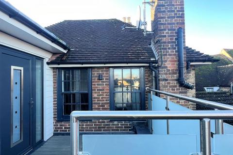 2 bedroom flat to rent, The Courtyard, Steyning, West Sussex, BN44 3BW