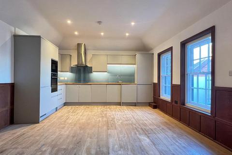 2 bedroom flat to rent, The Courtyard, Steyning, West Sussex, BN44 3BW