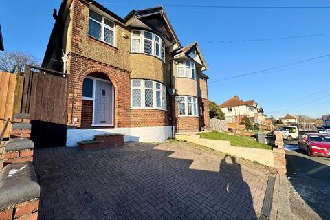 undefined, Taunton Avenue, Round Green, Luton, Bedfordshire, LU2 0LN
