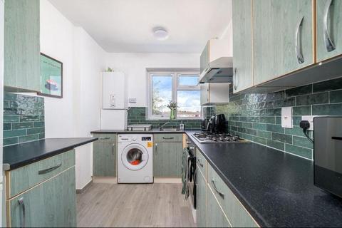 2 bedroom flat to rent, Barchester Road, Langley, SL3 7AH