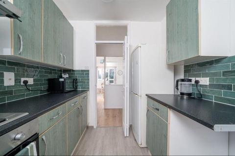 2 bedroom flat to rent, Barchester Road, Langley, SL3 7AH