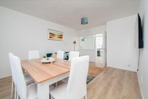 2 bedroom flat to rent, Barchester Road, Langley, SL3 7AH