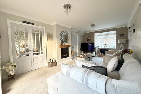 4 bedroom detached house for sale, Snowford Close, Barton Hills, Luton, Bedfordshire, LU3 3XU
