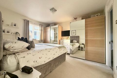 4 bedroom detached house for sale, Snowford Close, Barton Hills, Luton, Bedfordshire, LU3 3XU