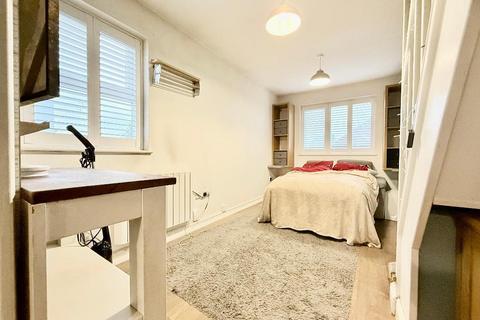 undefined, Roman Road, Leagrave, Luton, Bedfordshire, LU4 9DN