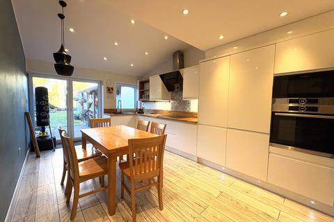 3 bedroom house to rent, Mervyn Road, Cardiff CF24