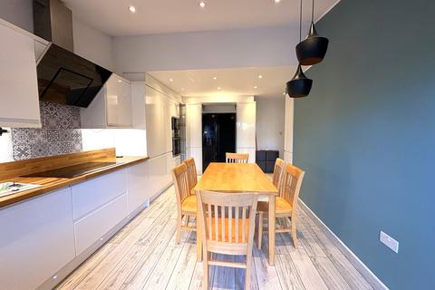 3 bedroom house to rent, Mervyn Road, Cardiff CF24