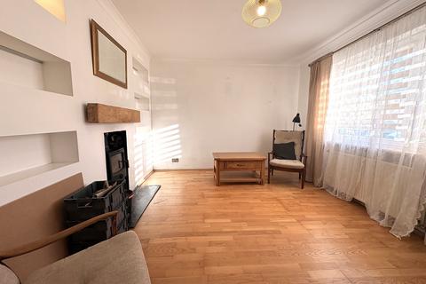 3 bedroom house to rent, Mervyn Road, Cardiff CF24