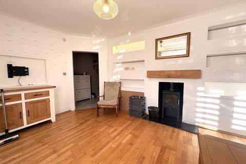 3 bedroom house to rent, Mervyn Road, Cardiff CF24