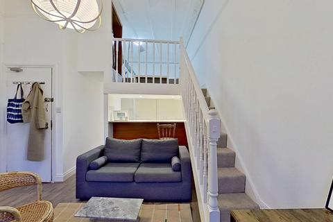 Studio to rent, Holmes Road, London NW5