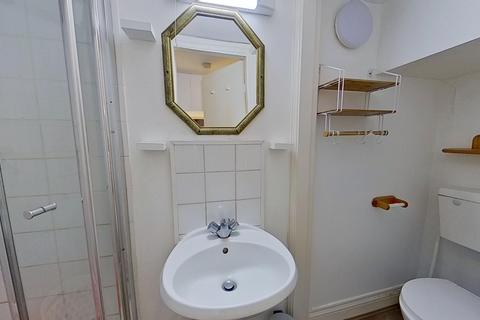 Studio to rent, Holmes Road, London NW5