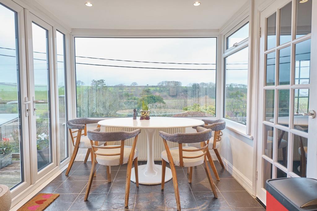 Kitchen/Breakfast Room &amp; Views