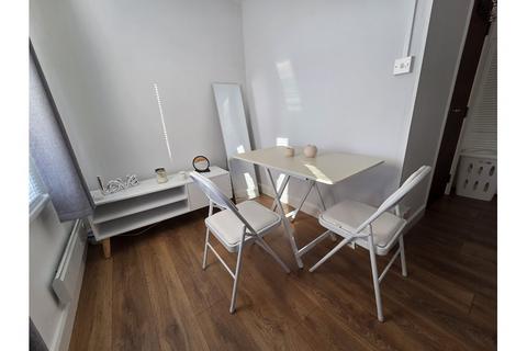 Studio to rent, Bath Road, Bridgwater, TA6