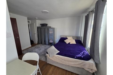 Studio to rent, Bath Road, Bridgwater, TA6