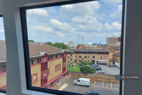 1 bedroom flat to rent, Loam House, Romford, RM7