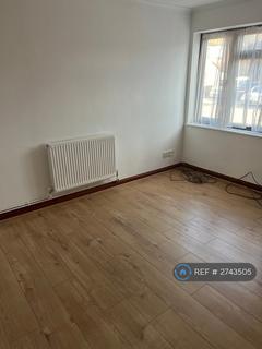 2 bedroom semi-detached house to rent, Doyle Close, Erith, DA8