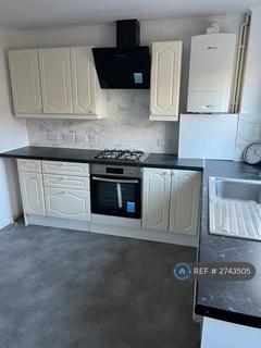 2 bedroom semi-detached house to rent, Doyle Close, Erith, DA8
