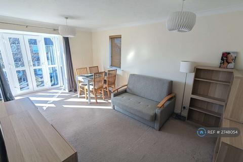 1 bedroom flat to rent, Farriers Road, Epsom, KT17