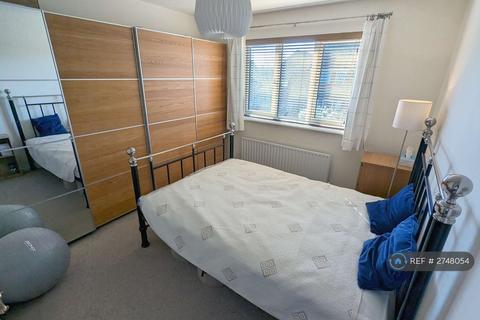 1 bedroom flat to rent, Farriers Road, Epsom, KT17