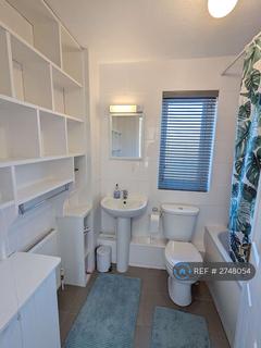 1 bedroom flat to rent, Farriers Road, Epsom, KT17