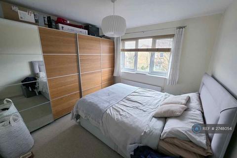 1 bedroom flat to rent, Farriers Road, Epsom, KT17
