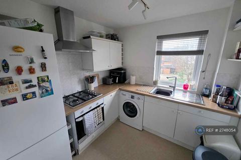 1 bedroom flat to rent, Farriers Road, Epsom, KT17