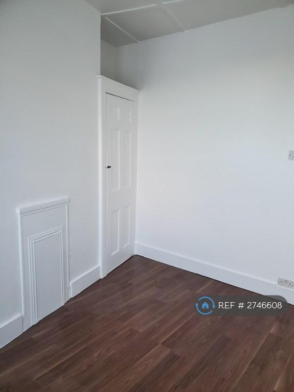Bedroom 2 Wardrobe