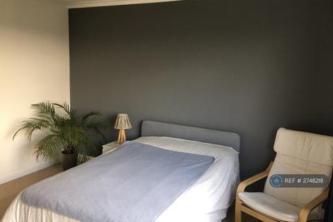 2 bedroom flat to rent, Sheen Court, Richmond, TW10