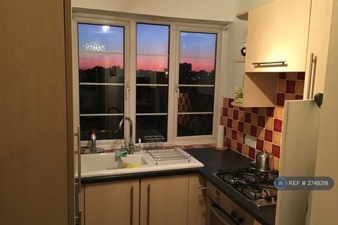 2 bedroom flat to rent, Sheen Court, Richmond, TW10