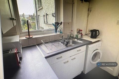 2 bedroom flat to rent, London, London, SW8